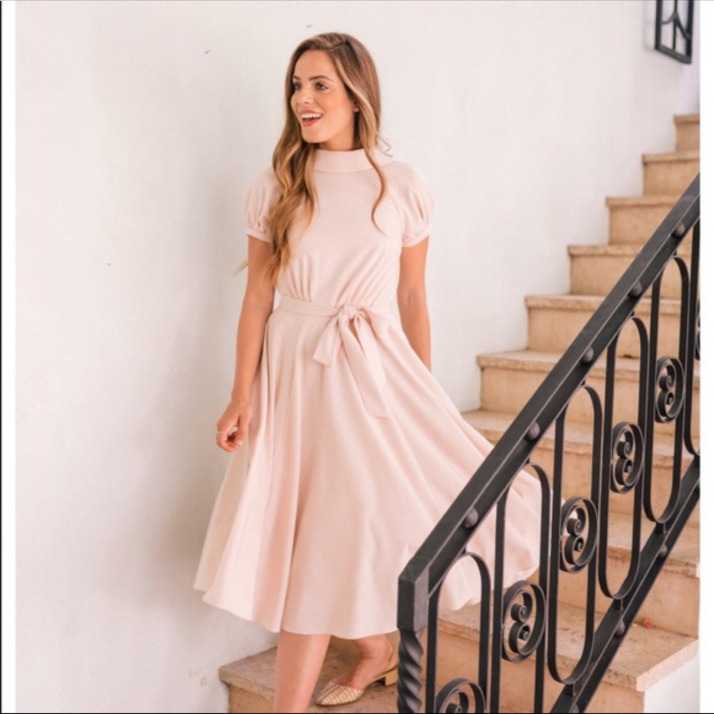 Gal Meets Glam Eleanor Dress in Bisque